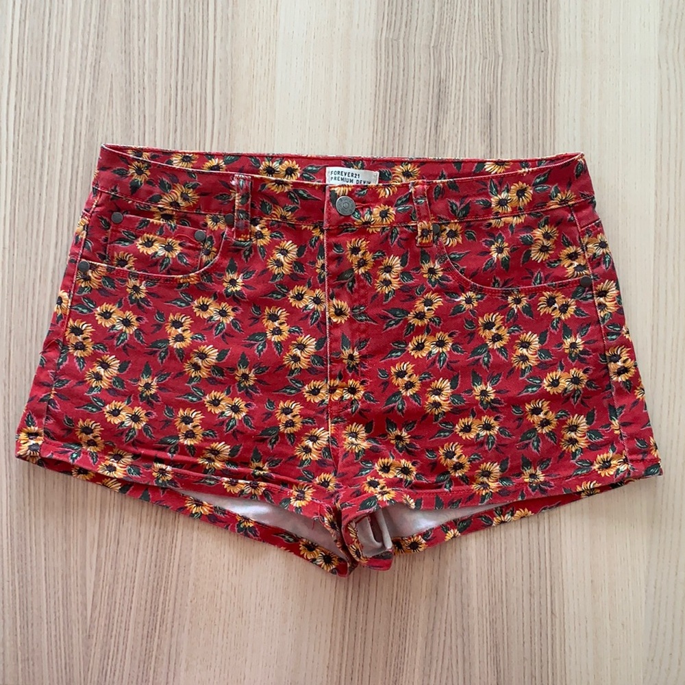 Red floral denim jean shorts - near vintage (2000s)
